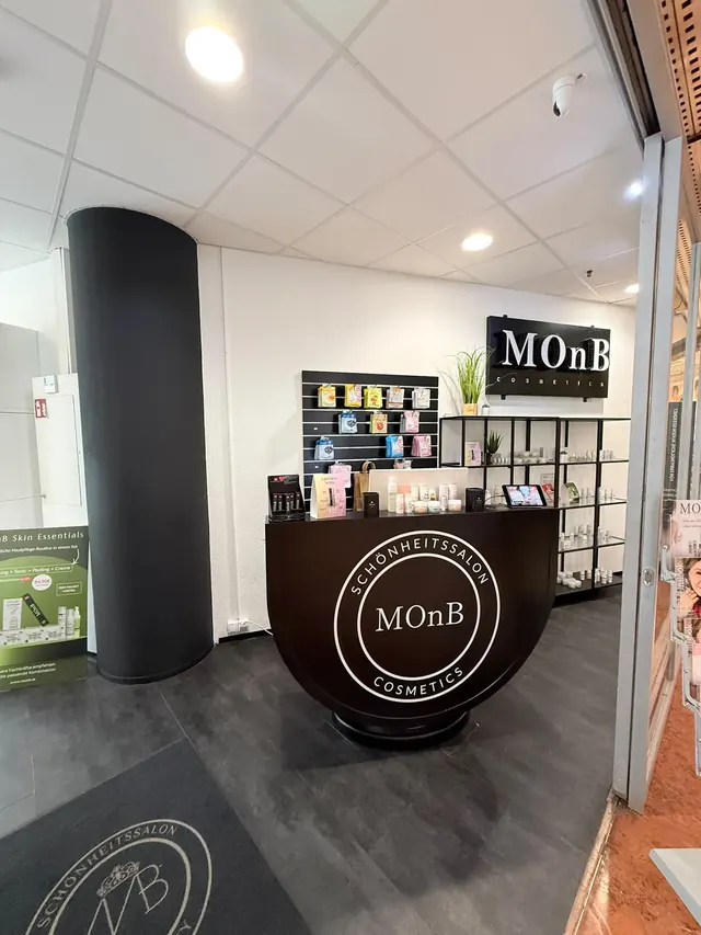 MOnB Kosmetikstudio im Kiesel Salzburg – Empfang